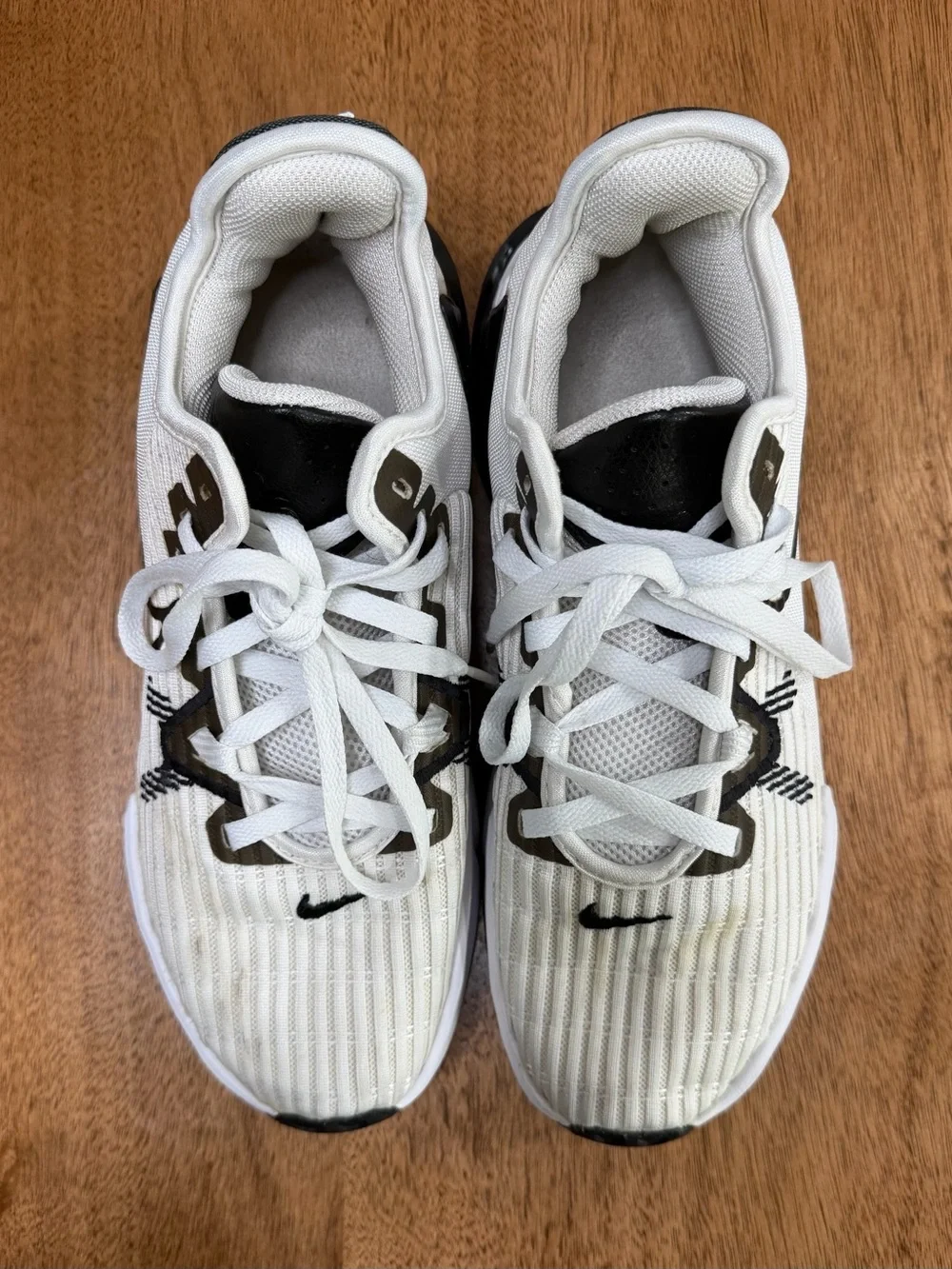 Nike cushioned black